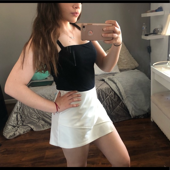 White skirt - Picture 1 of 2